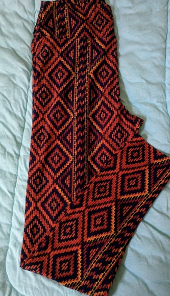 LuLaRoe Aztec Tall & Curvy Leggings - Picture 3 of 7